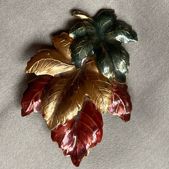 Enameled 3 Leaf Gold Tone Brooch - Picture 2 of 6